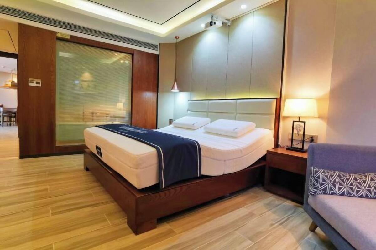 Minibar, in-room safe, alarm clocks