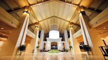 Minibar, Zimmersafe, Wecker