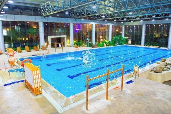 Indoor pool - Tianmushan Hotspring Hotel (Yichun)