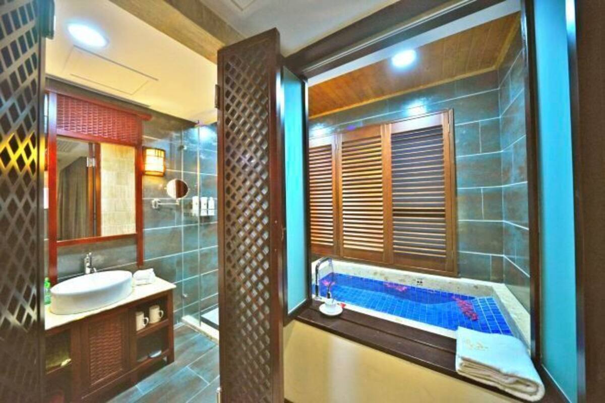 Minibar, coffres-forts dans les chambres, réveils