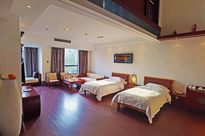 Minibar, coffres-forts dans les chambres, réveils