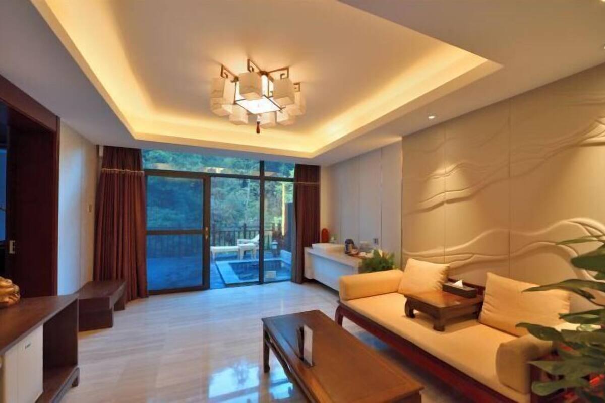 Minibar, in-room safe, alarm clocks