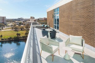 Hypo-allergenic bedding, in-room safe, desk, laptop workspace