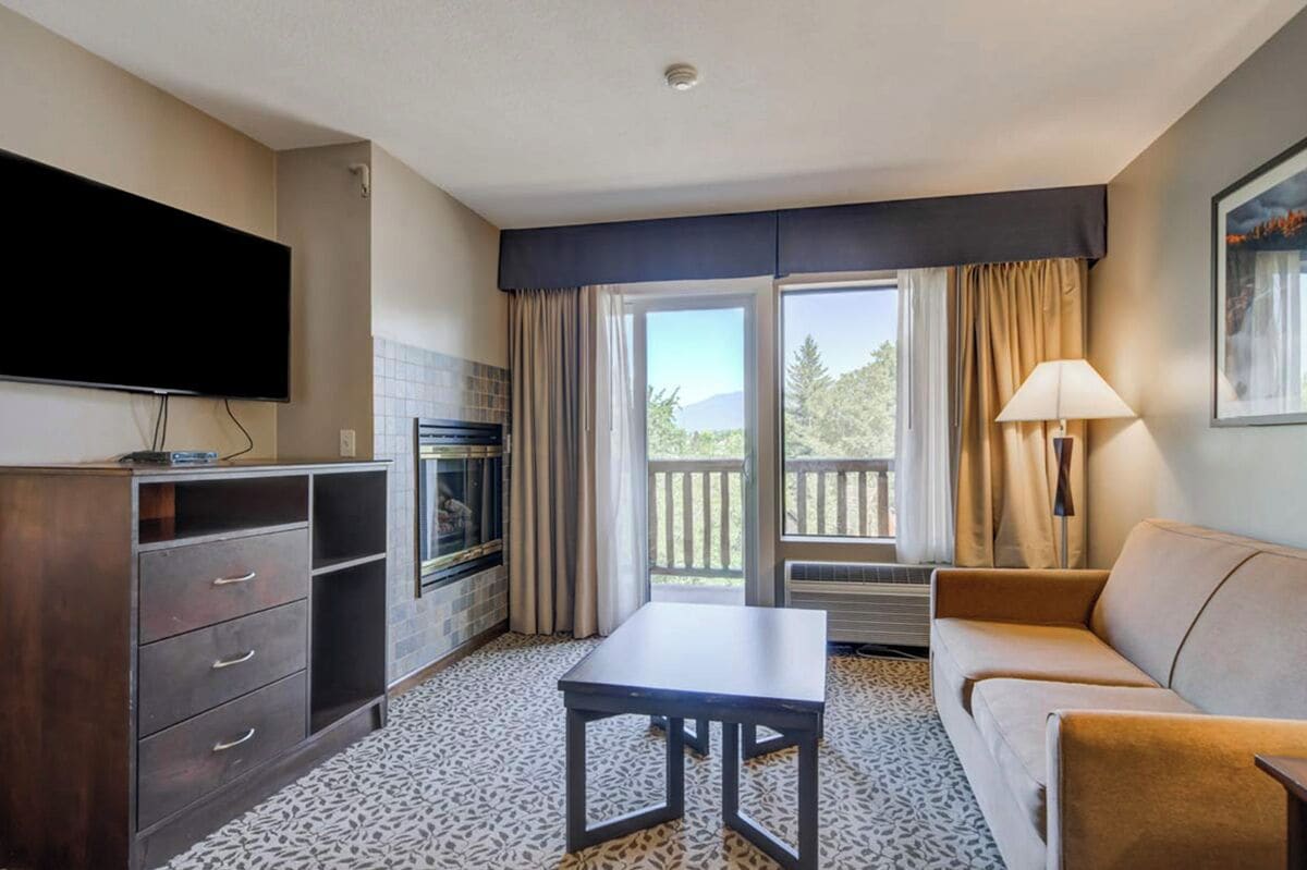 deluxe suite (full suite- one king & sofa bed) | living area | 42-inch lcd tv with cable channels, tv, mp3 dock