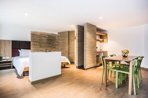 Premium bedding, minibar, in-room safe, soundproofing - Viaggio Teleport Suites (Bogotá)