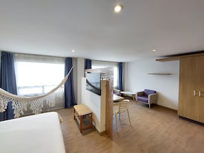 Ropa de cama de alta calidad, minibar, caja fuerte