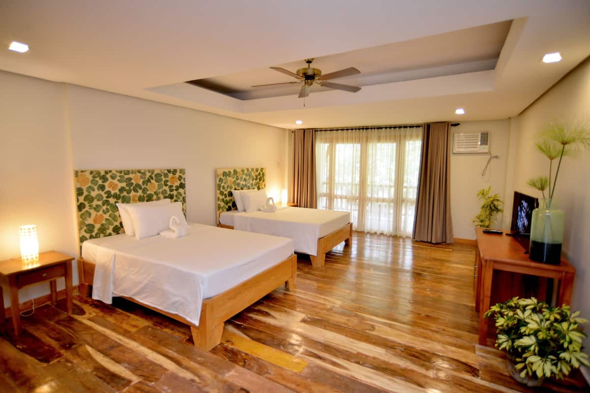 Down duvets, individually furnished, desk, bed sheets