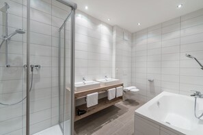 Ducha, secador de pelo, toallas