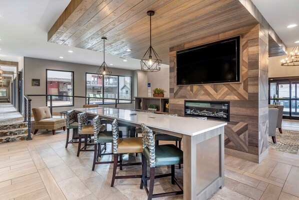 Free daily full breakfast - Best Western Plus Apple Valley Lodge Pigeon Forge (Pigeon Forge)