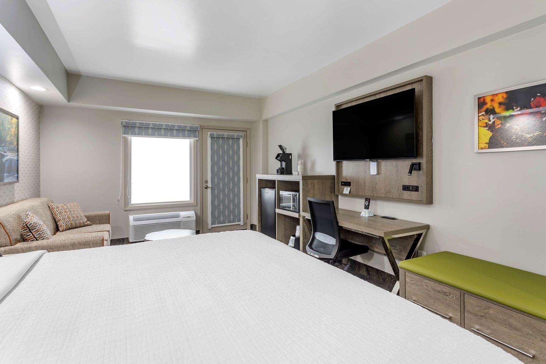 Desk, iron/ironing board, free WiFi, bed sheets