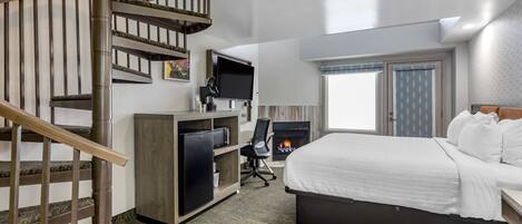 Standard Loft, Multiple Beds, Non Smoking, Balcony | Desk, iron/ironing board, free WiFi, bed sheets