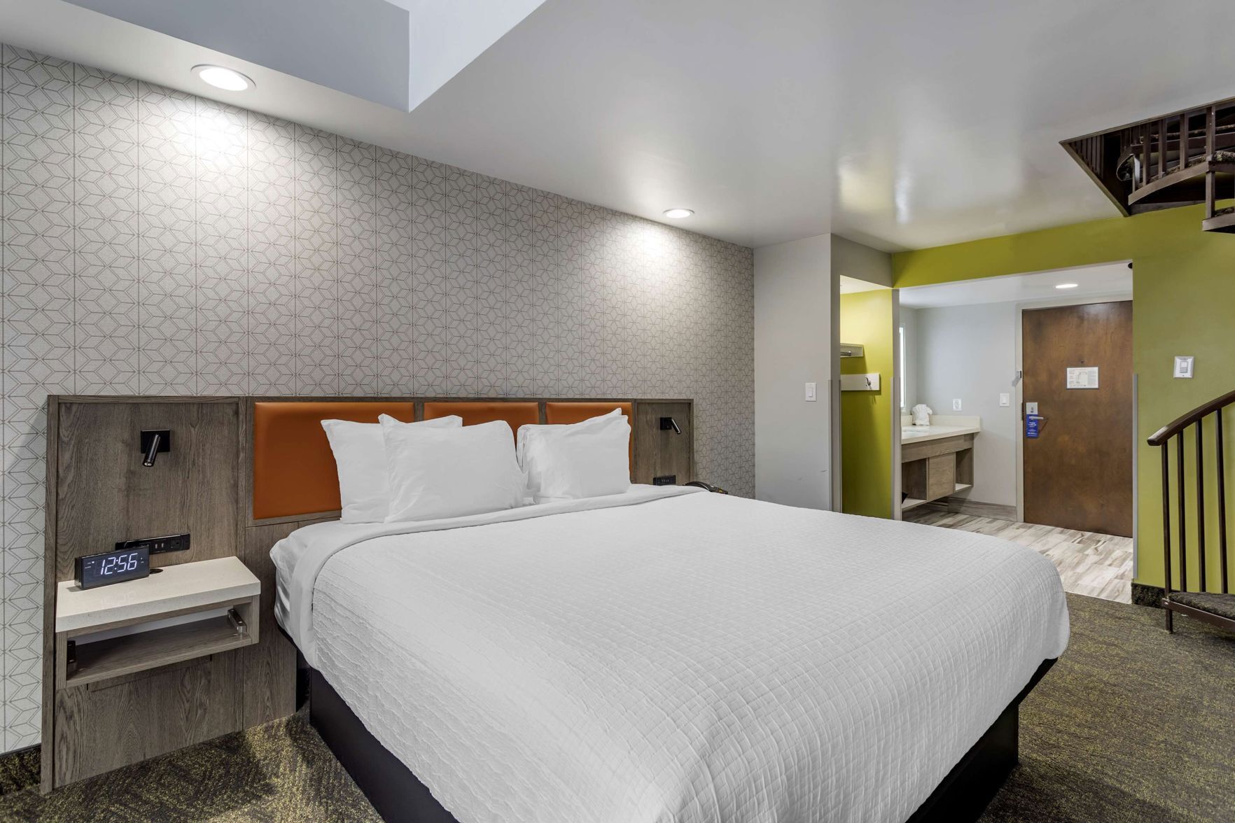Desk, iron/ironing board, free WiFi, bed sheets