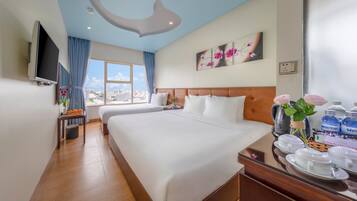 Family room with City view | Select Comfort beds, minibar, in-room safe, individually furnished