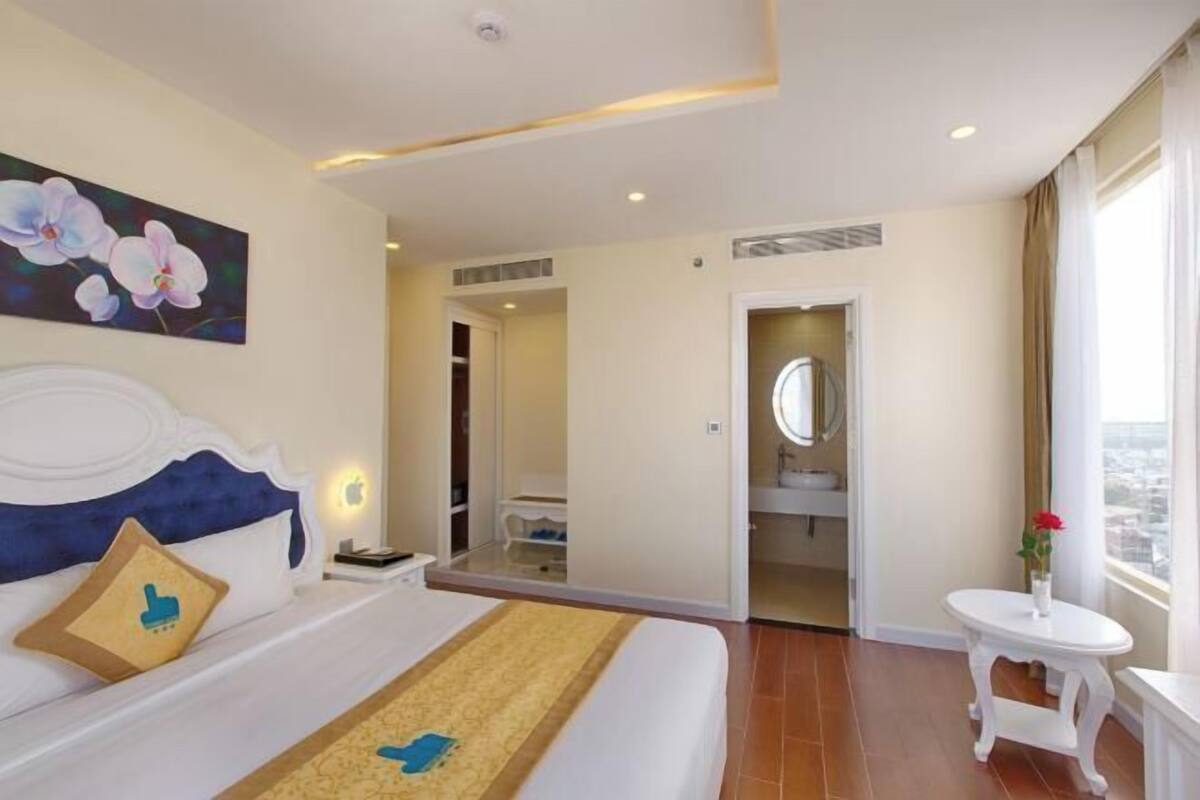 Select Comfort beds, minibar, in-room safe, desk