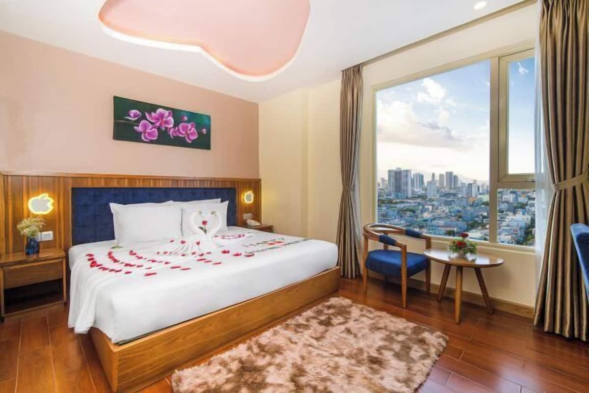 Select Comfort beds, minibar, in-room safe, individually furnished