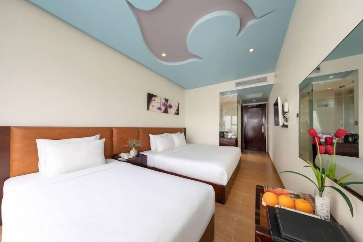 Select Comfort beds, minibar, in-room safe, desk