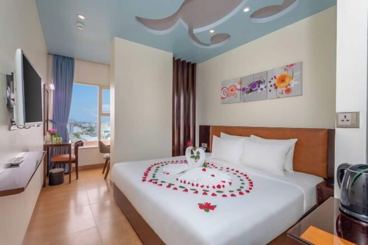 Select Comfort beds, minibar, in-room safe, individually furnished