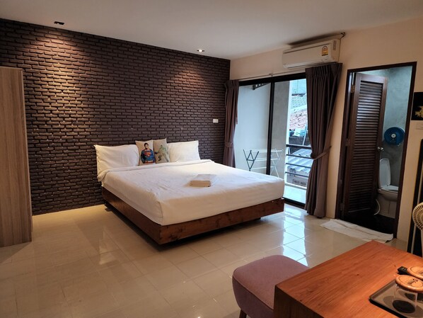 Superior Double Room | Blackout drapes, bed sheets - Dfeel House (Patong)