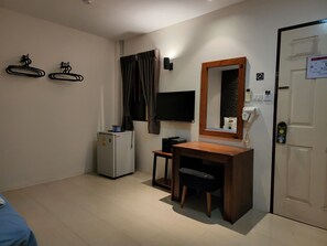 Standard Twin Room (No Balcony | Blackout curtains, bed sheets