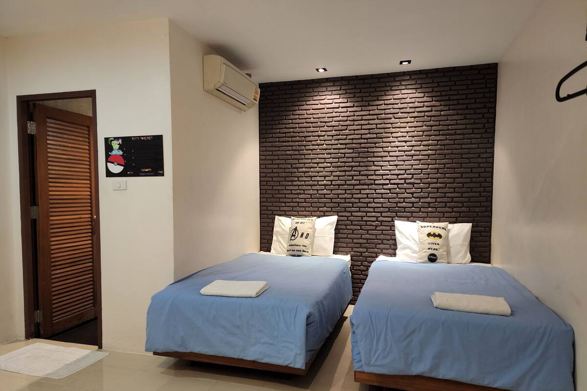 Standard Twin Room (No Balcony | 遮光カーテン、ベッドシー ツ