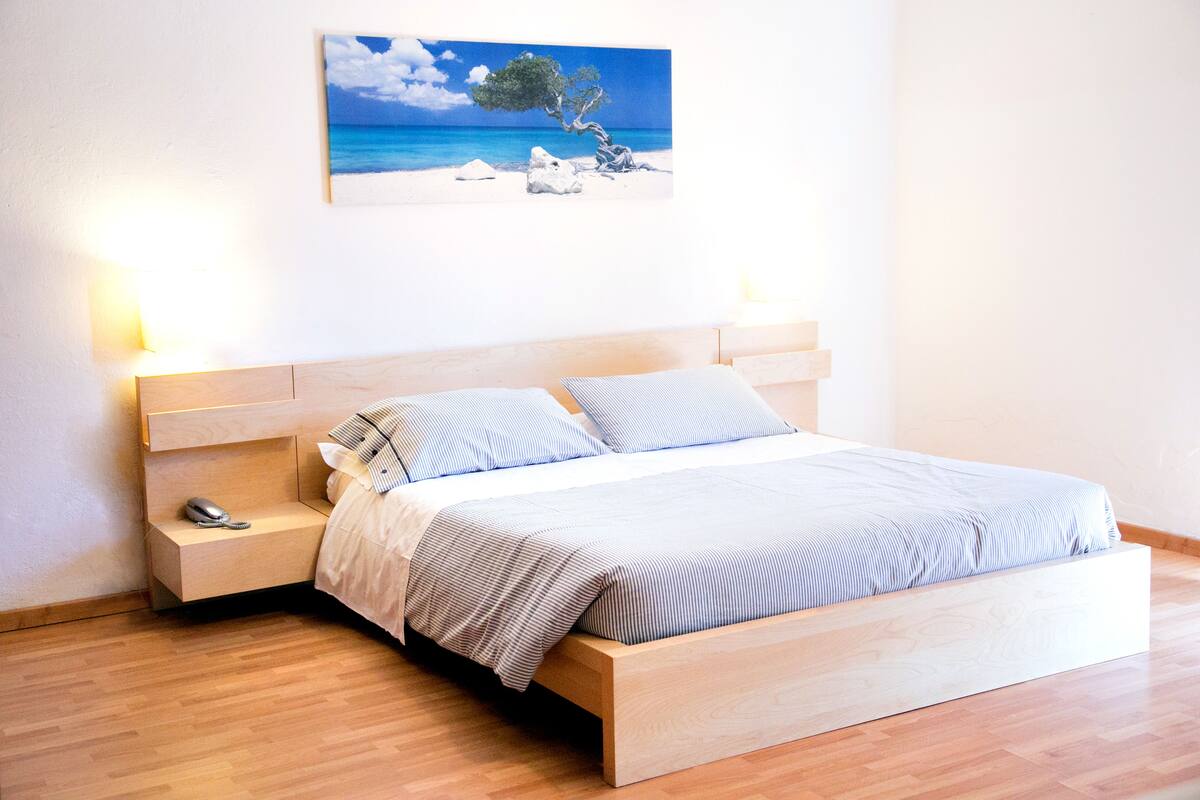 quadruple room, balcony | in-room safe, desk, blackout curtains, free wifi