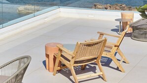 A terrace with wicker chairs and a small table, overlooking the sea with a sailboat in the distance. - Can Salia (Sant Josep de sa Talaia)