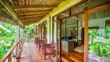 Private Garden Boutique Villa Suite | Living area | Flat-screen TV