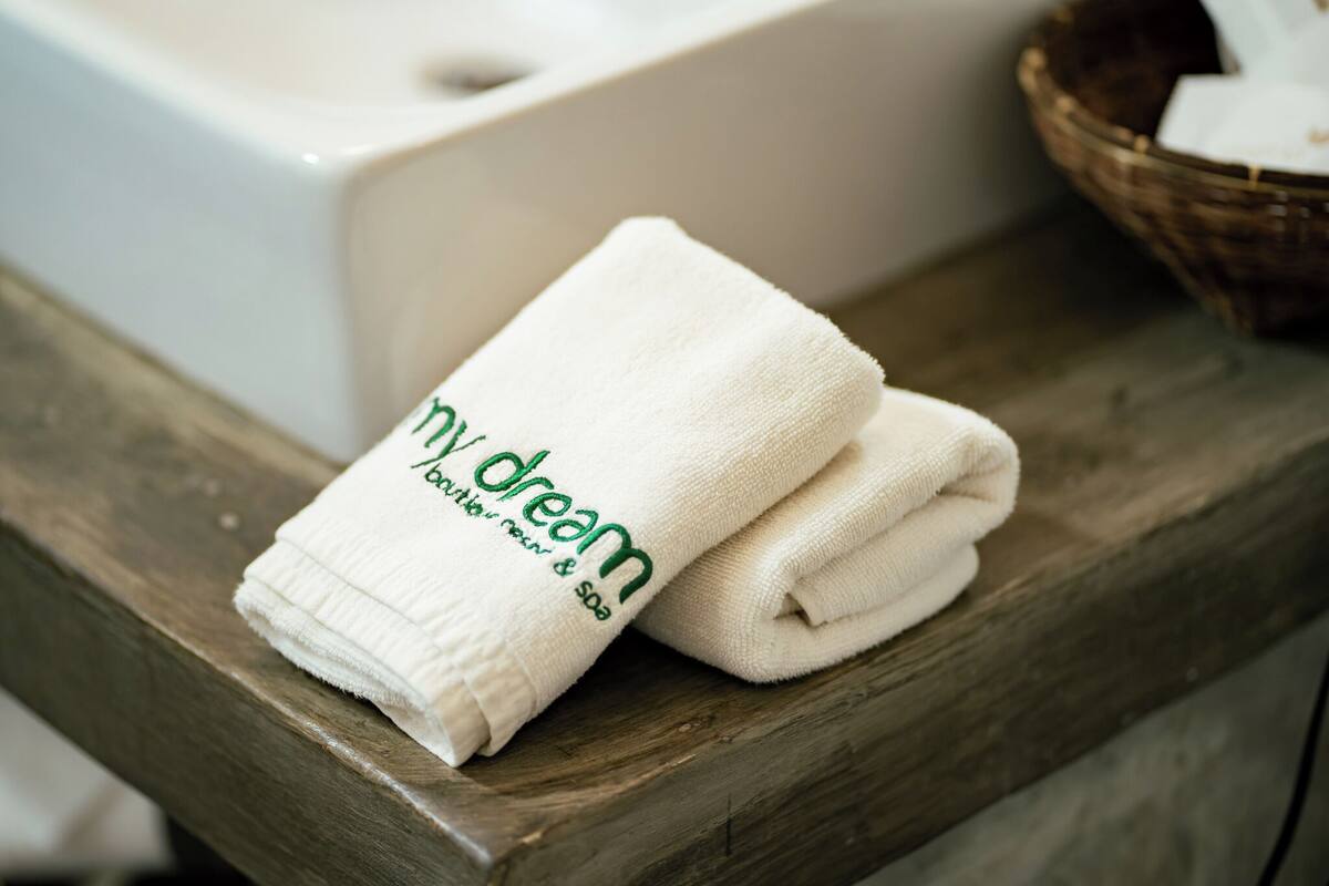 classic room, 1 double or 2 single beds | minibar, in-room safe, desk, laptop workspace