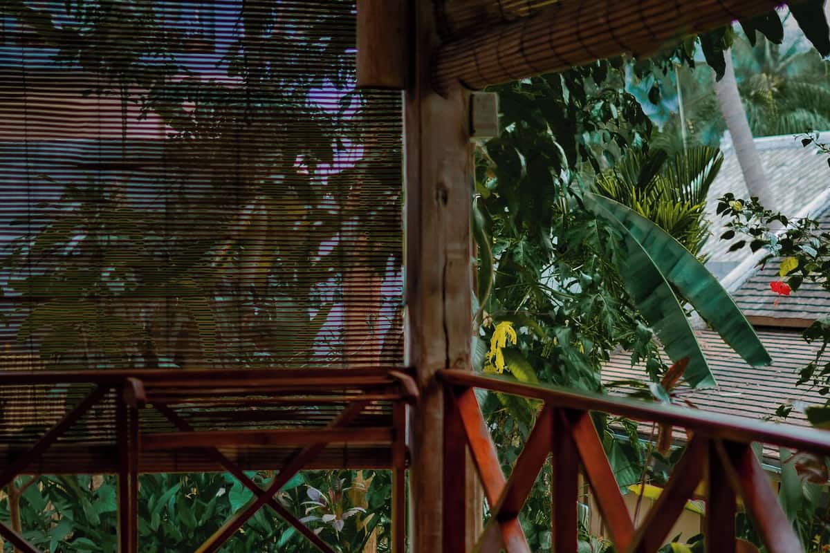 Private Garden Boutique Villa Suite | Minibar, in-room safe, desk, laptop workspace