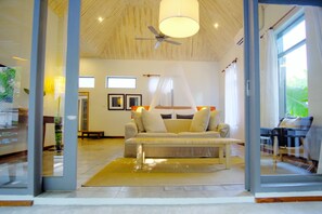 Private Pool Villa, 1 King Bed, Pool View - Free Airport Return Transfer | Minibar, in-room safe, desk, laptop workspace