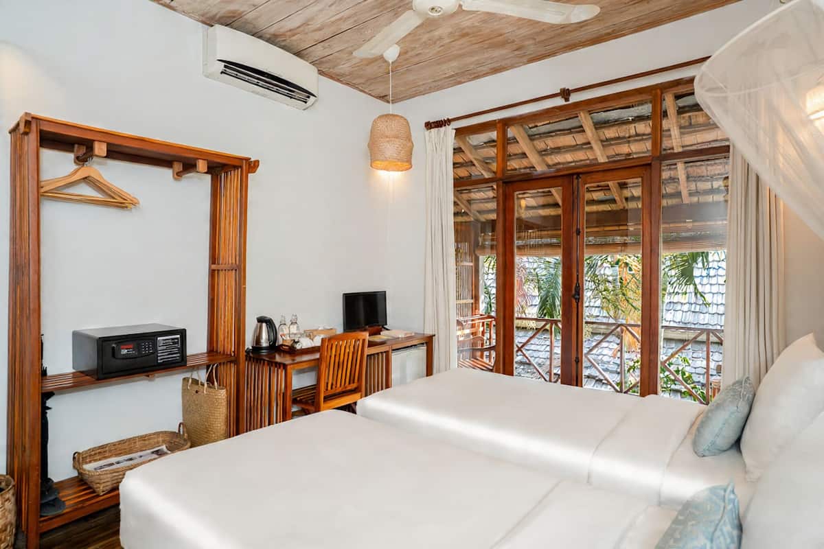 Deluxe Double or Twin Room, Garden View | Minibar, in-room safe, desk, laptop workspace