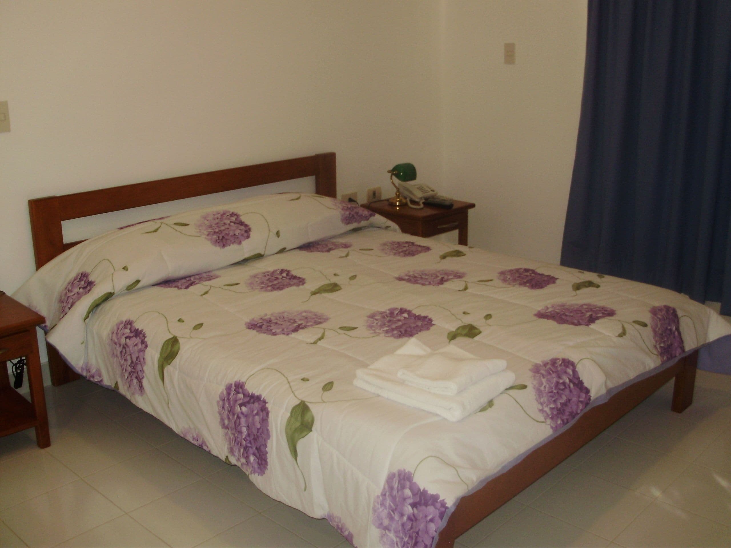 double room | in-room safe, free cots/infant beds, free wifi, bed sheets