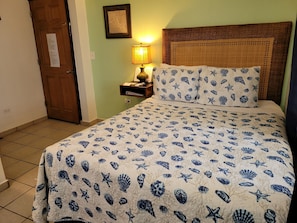 Habitación doble | Caja fuerte, decoración individual, mobiliario individual