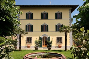Front of property - Villa Parri (Pistoia)
