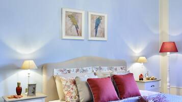 Standard Room | Peralatan tempat tidur premium, peti besi dalam bilik