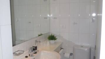 Jetted bath, rainfall showerhead, hair dryer, towels