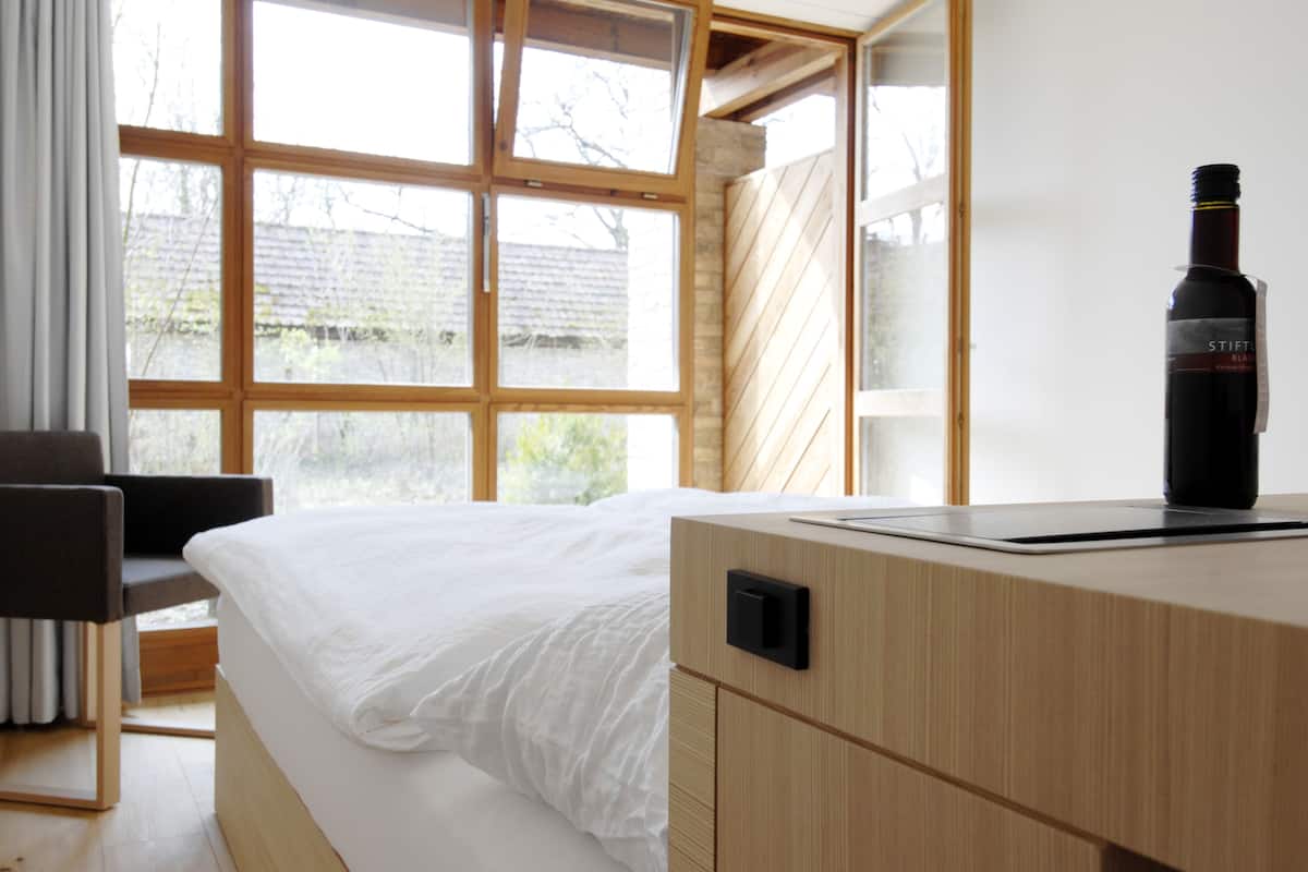 Comfort Double Room, 1 Double Bed, Patio | 1 bedroom, individually decorated, individually furnished, desk