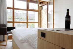 舒適雙人房, 1 張標準雙人床, 庭院 | 獨特裝潢、布置獨特、書桌、搖籃/嬰兒床