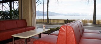 Ayaha Lakeside Hotel