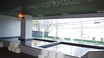 Indoor spa tub
