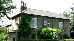 A two-story building with a sign for 'Fairlight Lodge' and 'The Retreat'. - Fairlight Lodge (King's Lynn)