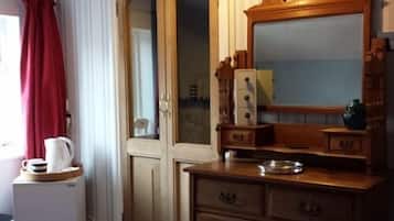 Standard Double Room, Private Bathroom, Garden View | Room amenity