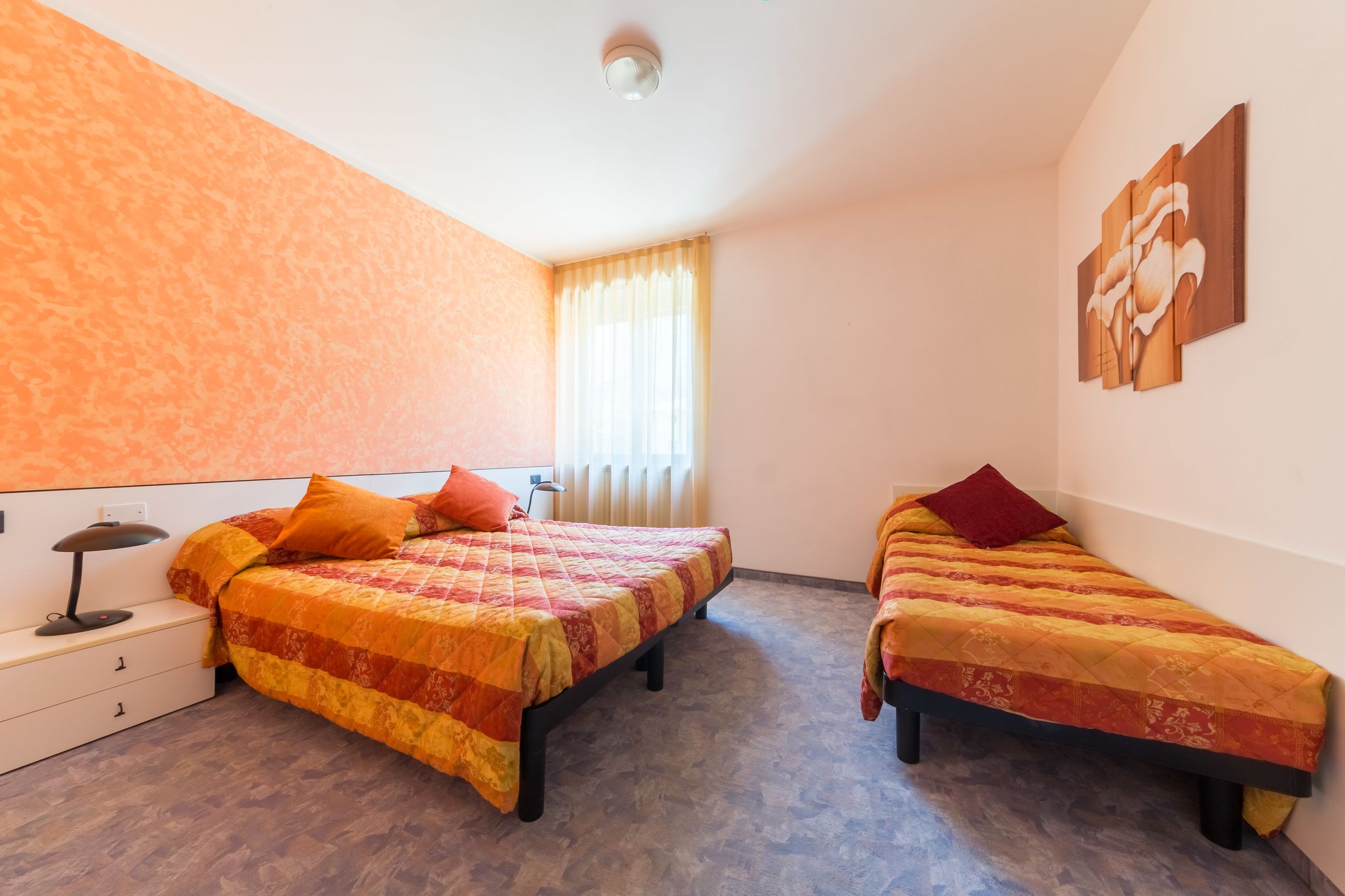 comfort triple room, 1 bedroom | in-room safe, desk, free cots/infant beds, free wifi