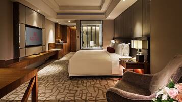 1 bedroom, premium bedding, down duvets, minibar
