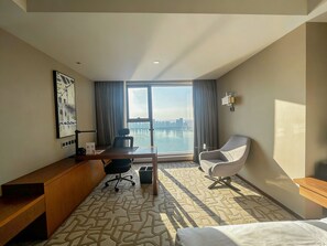 Premium bedding, down duvets, minibar, in-room safe - Swiss Grand Nanchang (Nanchang)