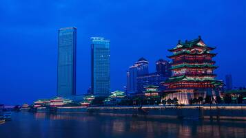 Fachada del alojamiento - Noche