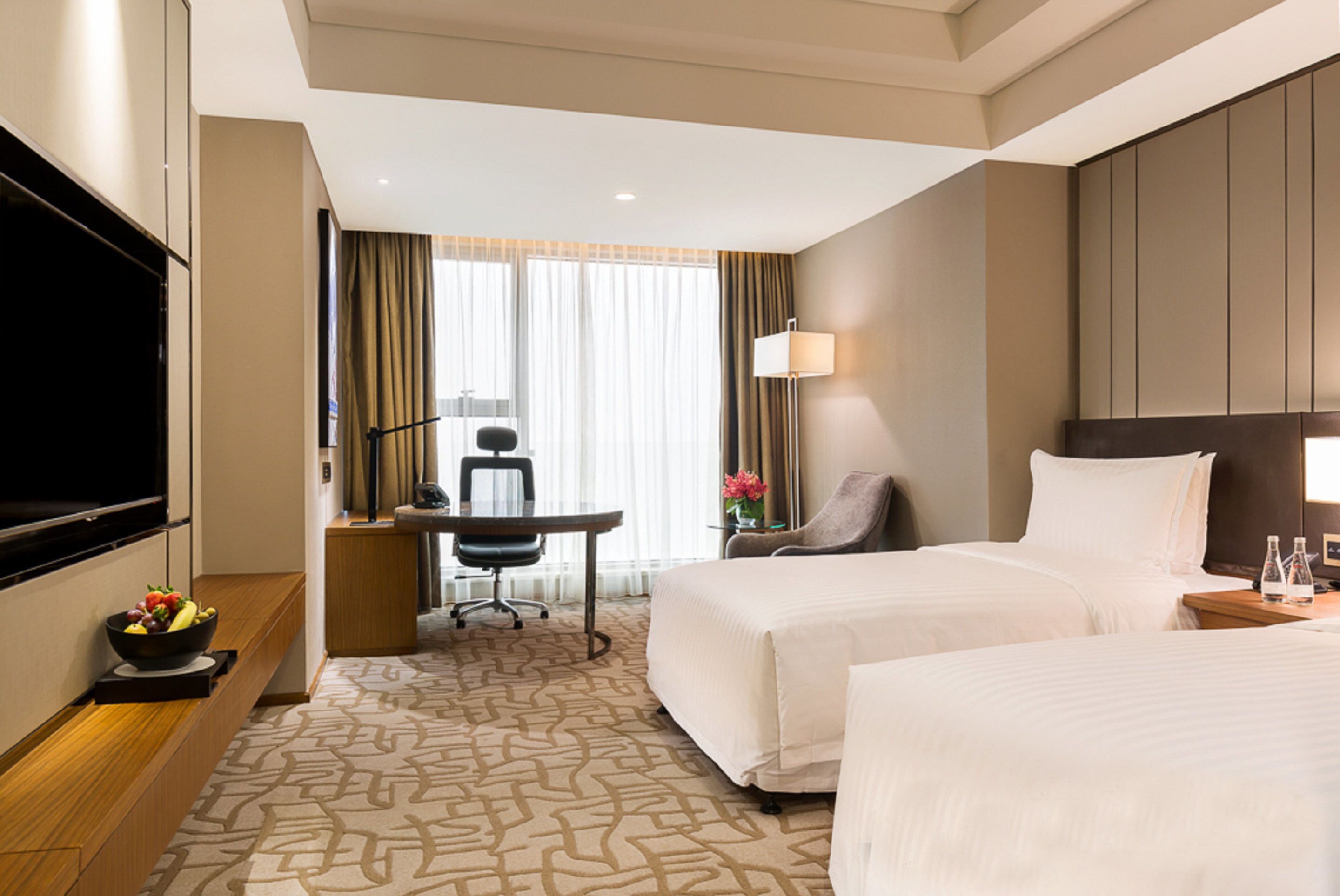 1 bedroom, premium bedding, down duvets, minibar