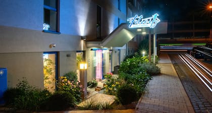 Felicity Garni Hotel