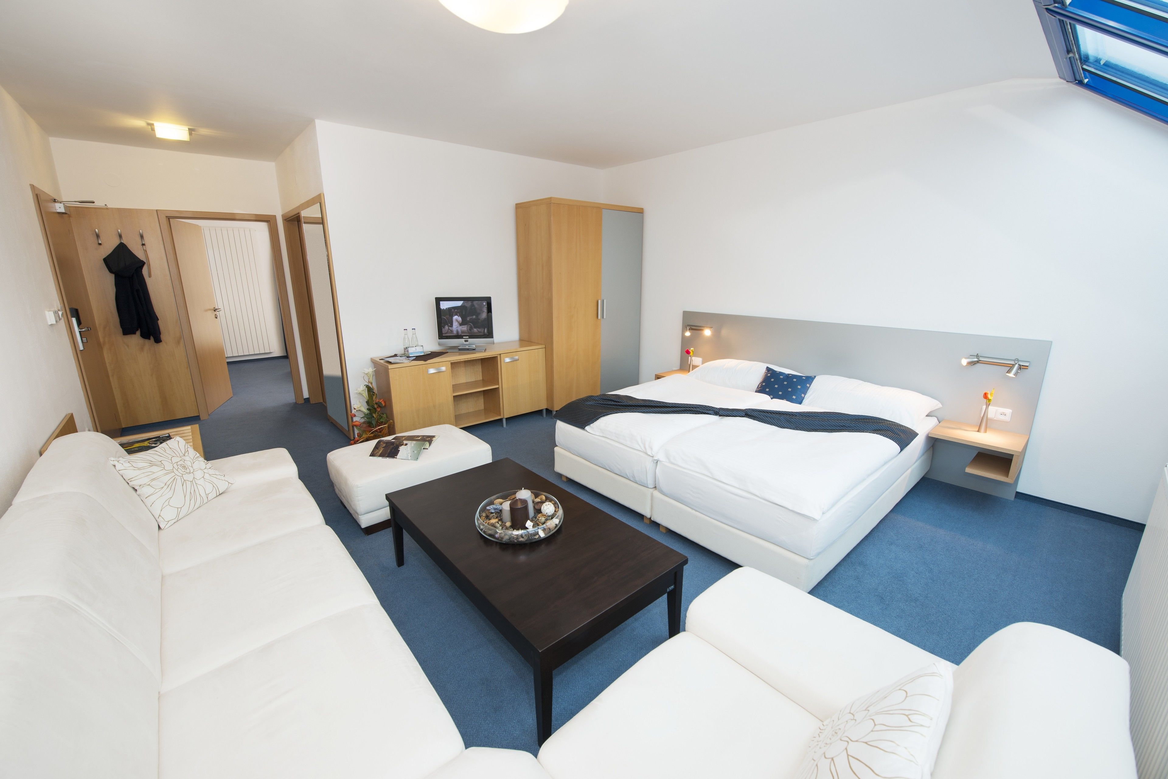 family room | living area | 40-cm lcd tv with satellite channels, tv