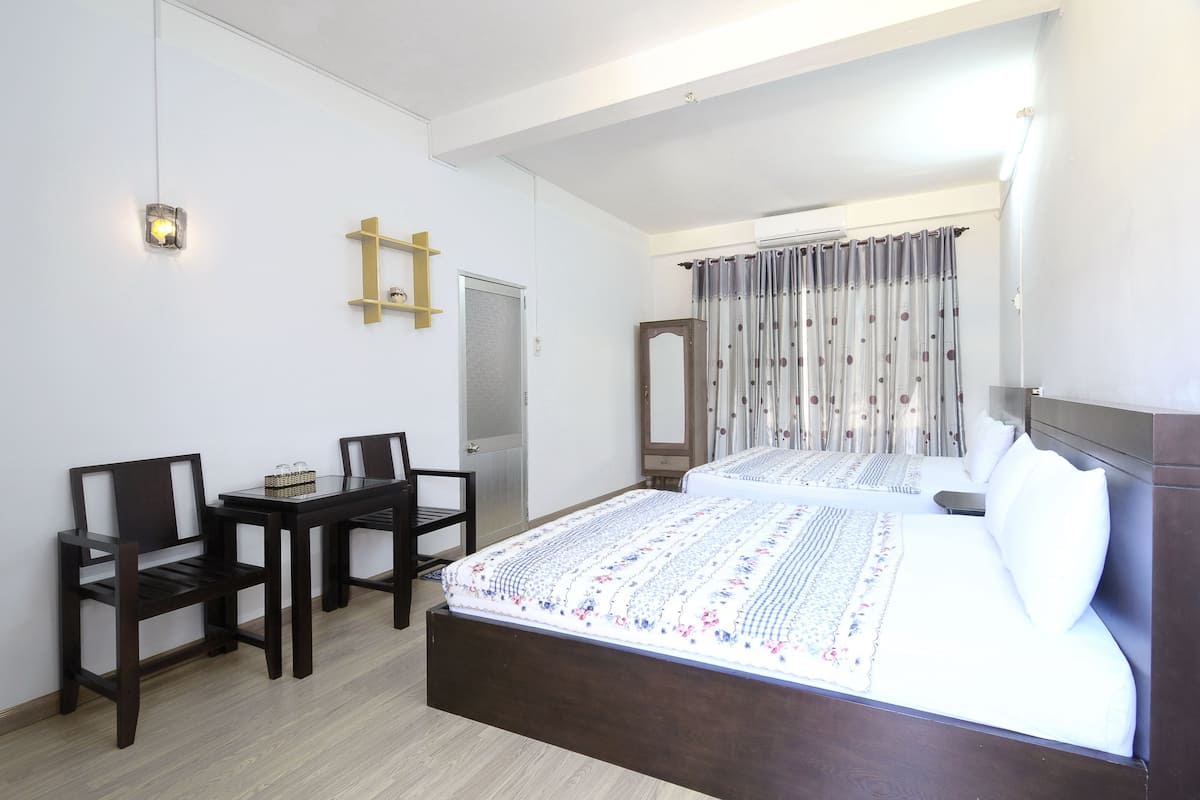 Minibar, desk, free WiFi